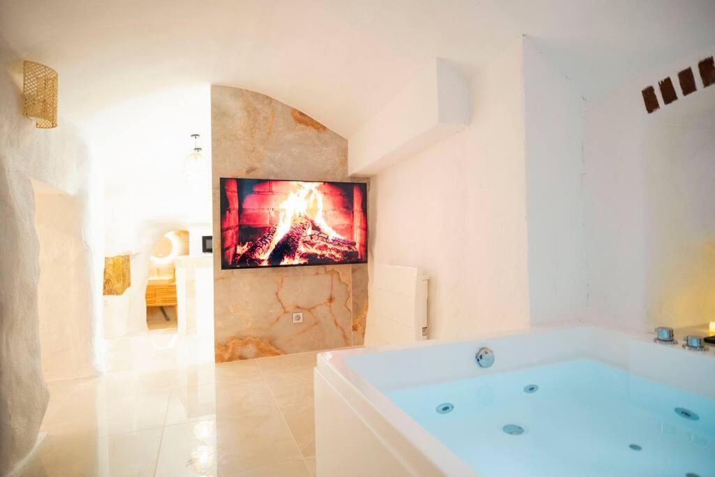 Le Temple D'Aphrodite, Appartement Avec Spa Vienne  Eksteriør bilde