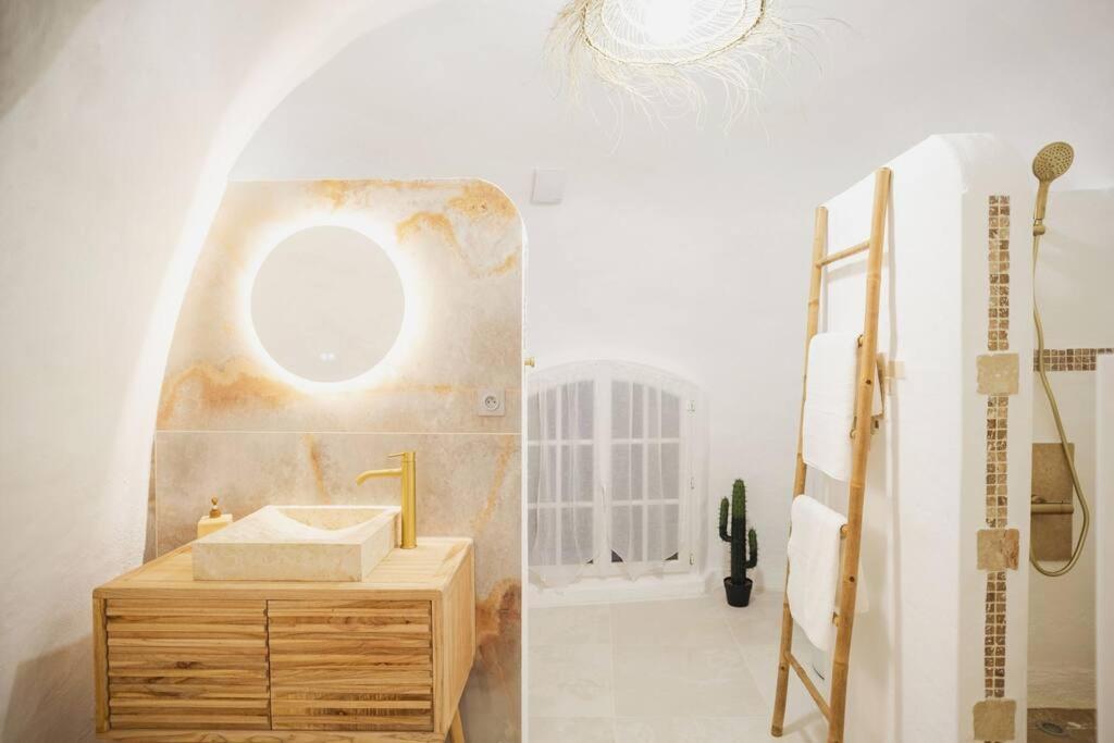 Le Temple D'Aphrodite, Appartement Avec Spa Vienne  Eksteriør bilde